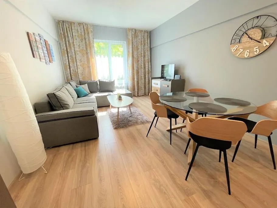 Contactos de Apartment In The Top Center Next To Ndk